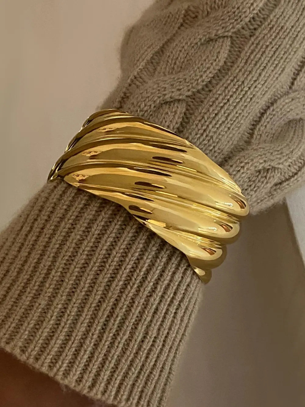 AYRA – Bracelet ouverte plaquée or 18K