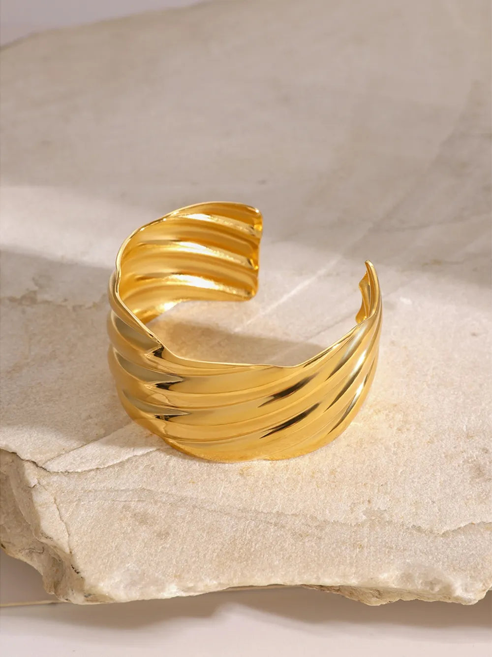 AYRA – Bracelet ouverte plaquée or 18K