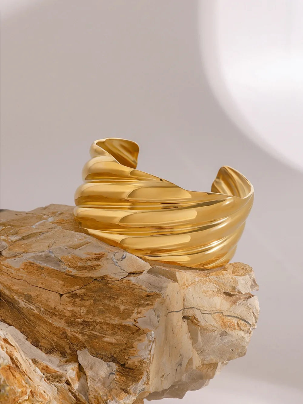 AYRA – Bracelet ouverte plaquée or 18K