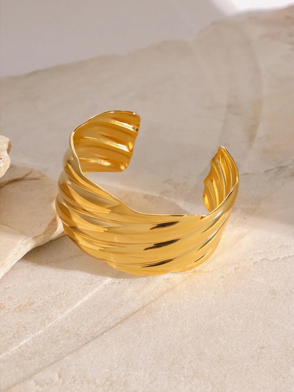 AYRA – Bracelet ouverte plaquée or 18K