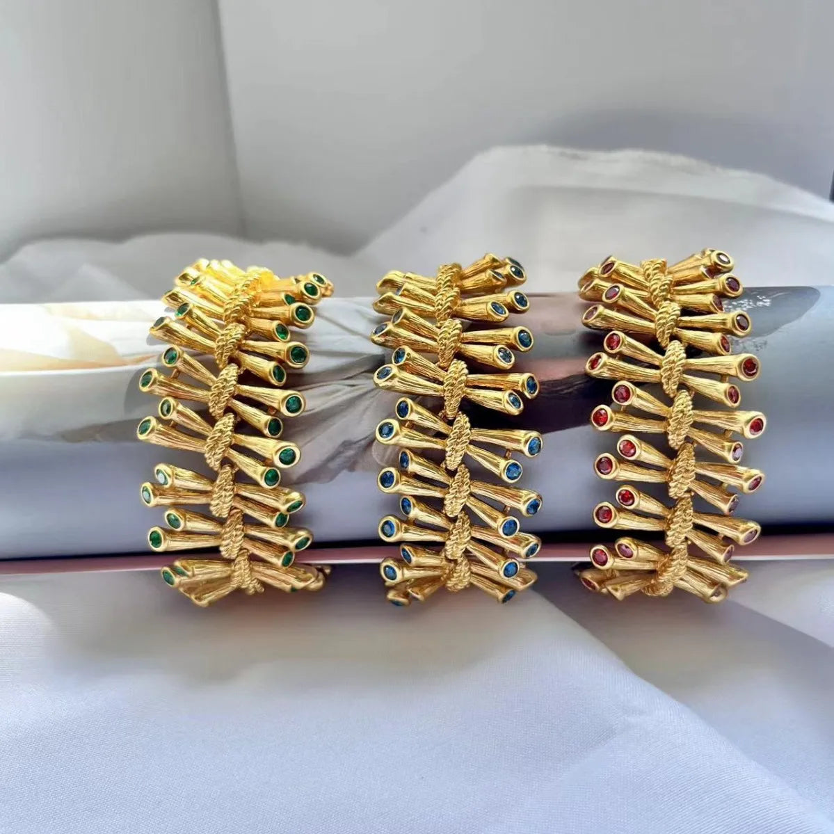 IRYS – Bracelet zircon bleu - plaqué or