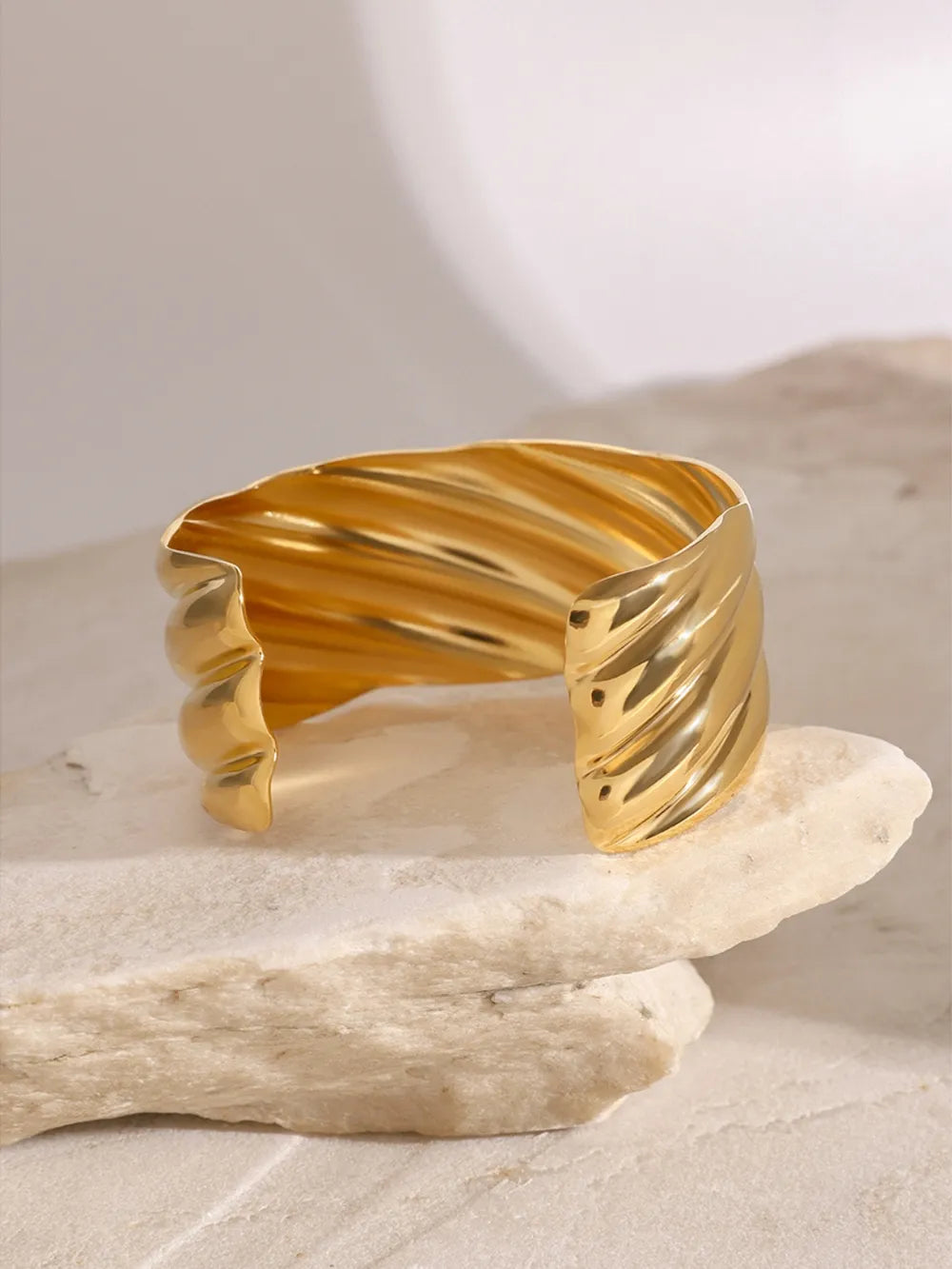 AYRA – Bracelet ouverte plaquée or 18K