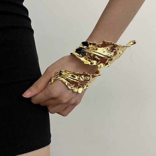NYSSA – Bracelet feuille enroulée